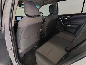 Toyota RAV4 2.0 GX auto - Image 21