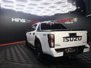 Isuzu D-Max 3.0TD double cab V-Cross 4x4 - Image 4