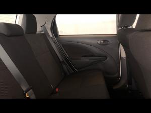 Toyota Etios hatch 1.5 Sprint - Image 12