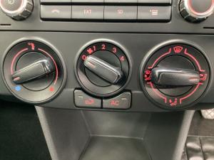 Volkswagen Polo Vivo sedan 1.4 Trendline - Image 14