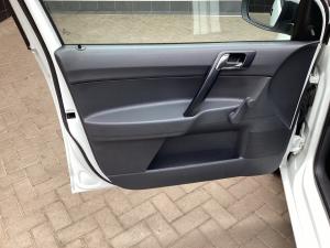 Volkswagen Polo Vivo sedan 1.4 Trendline - Image 24