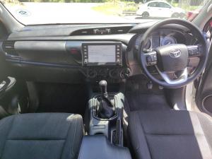 Toyota Hilux 2.4GD-6 double cab 4x4 Raider manual - Image 6