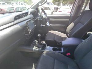 Toyota Hilux 2.4GD-6 double cab 4x4 Raider manual - Image 7