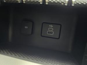 Volkswagen Amarok 2.0TDI double cab Life auto - Image 11