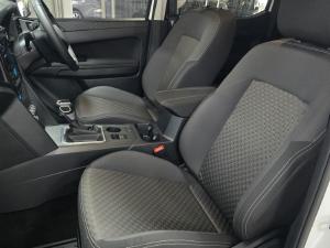 Volkswagen Amarok 2.0TDI double cab Life auto - Image 16