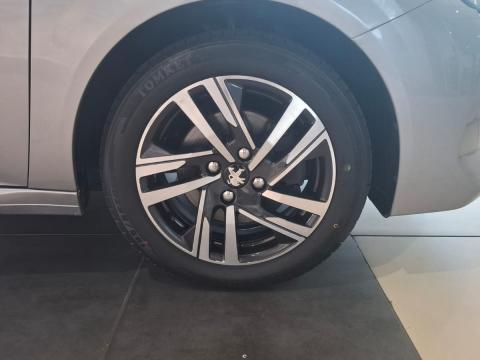 Image Peugeot 208 1.2T Allure manual