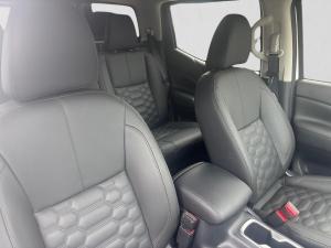 Nissan Navara 2.5DDTi double cab Stealth 4x4 - Image 13