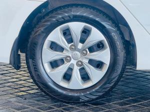 Hyundai Accent sedan 1.6 Motion - Image 17