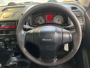 Isuzu D-Max Gen 6 250 single cab Fleetside safety - Image 13