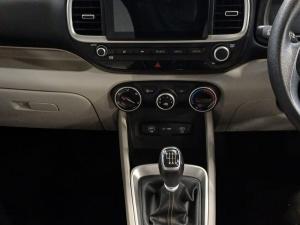 Hyundai Venue 1.0T Motion manual - Image 12