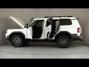 Toyota Land Cruiser Prado 2.8GD VX-R - Image 26