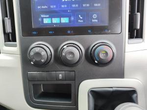 Toyota Quantum 2.8 SLWB panel van - Image 15