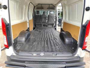 Toyota Quantum 2.8 SLWB panel van - Image 19