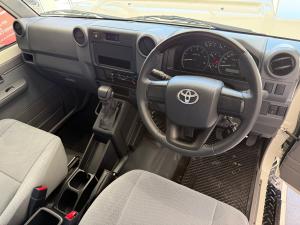 Toyota Land Cruiser 79 2.8GD-6 single cab auto - Image 6