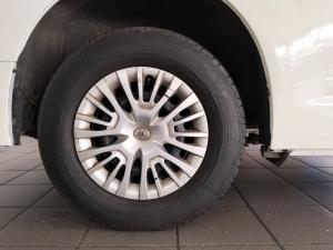 Toyota Quantum 2.8 SLWB bus 14-seater GL manual - Image 9