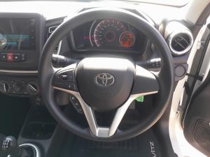 Toyota Vitz 1.0 XR manual - Image 8