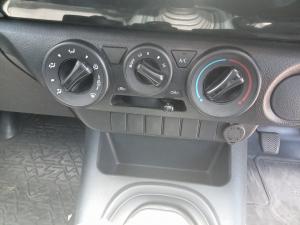 Toyota Hilux 2.0 single cab S (aircon) - Image 12
