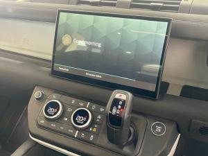 Land Rover Defender 110 D300 X-Dynamic SE - Image 11