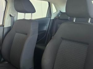 Volkswagen Polo Vivo hatch 1.4 Comfortline - Image 11