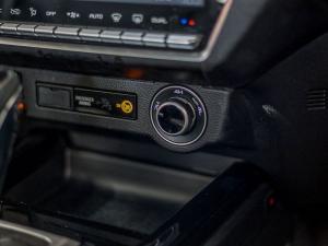 Isuzu D-Max 3.0TD double cab V-Cross 4x4 - Image 18