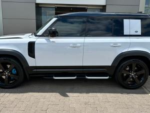 Land Rover Defender 110 V8 - Image 2