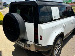 Land Rover Defender 110 D300 X-Dynamic HSE - Image 16