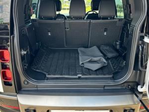 Land Rover Defender 110 D300 X-Dynamic HSE - Image 6