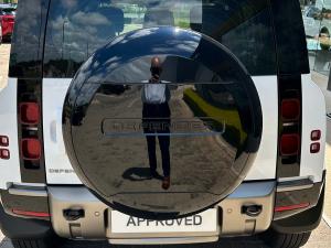 Land Rover Defender 110 D300 X-Dynamic HSE - Image 8