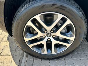 Land Rover Defender 110 D300 X-Dynamic HSE - Image 9