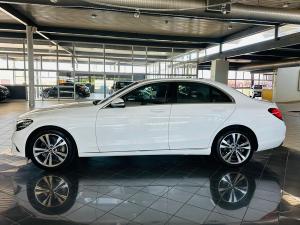 Mercedes-Benz C-Class C300 Avantgarde - Image 11