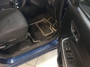 Suzuki Swift 1.2 GLX manual - Image 12