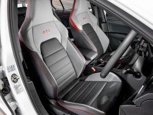 Volkswagen Golf GTI - Image 15