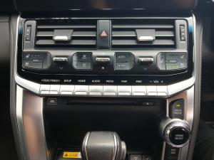Toyota Land Cruiser 300 3.3D GR-Sport - Image 13