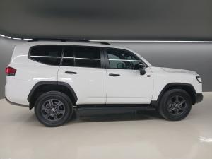 Toyota Land Cruiser 300 3.3D GR-Sport - Image 3