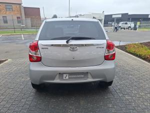 Toyota Etios hatch 1.5 Sprint - Image 5