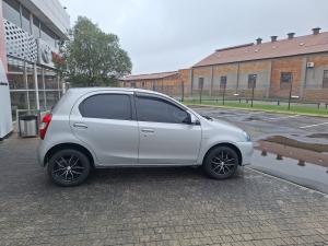 Toyota Etios hatch 1.5 Sprint - Image 3