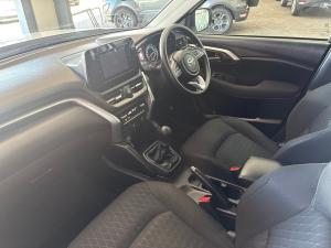 Toyota Urban Cruiser 1.5 XR manual - Image 7