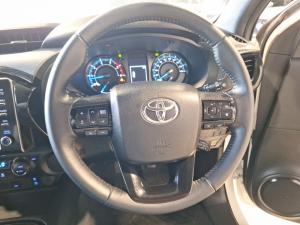 Toyota Hilux 2.8GD-6 double cab Legend manual - Image 8