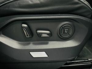 Volkswagen Touareg 3.0 TDI V6 R-LINE - Image 10