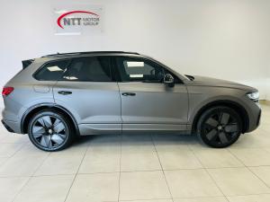 Volkswagen Touareg 3.0 TDI V6 R-LINE - Image 3