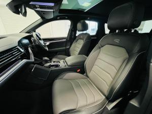 Volkswagen Touareg 3.0 TDI V6 R-LINE - Image 7