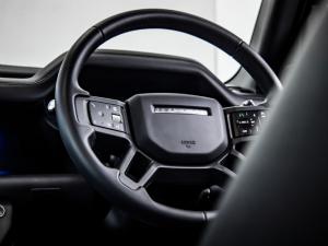 Land Rover Defender 110 D350 X-Dynamic HSE - Image 17