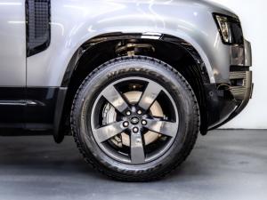 Land Rover Defender 110 D300 X-Dynamic HSE - Image 4