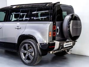 Land Rover Defender 110 D300 X-Dynamic HSE - Image 9