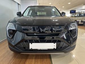 Mahindra XUV 3XO 1.2T AX5 manual - Image 2
