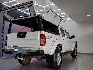 Nissan NP300 Hardbody 2.5TDi double cab 4x4 - Image 14