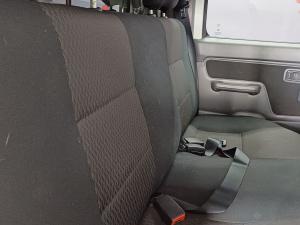 Nissan NP300 Hardbody 2.5TDi double cab 4x4 - Image 28