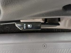 Nissan NP300 Hardbody 2.5TDi double cab 4x4 - Image 30