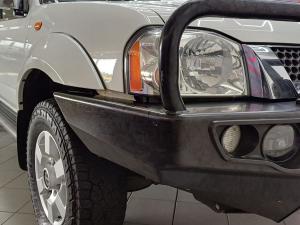 Nissan NP300 Hardbody 2.5TDi double cab 4x4 - Image 9