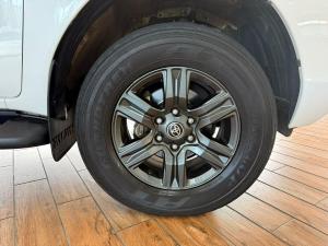 Toyota Hilux 2.4GD-6 Xtra cab Raider manual - Image 8